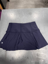 Load image into Gallery viewer, Lulu Lemon Athletic Shorts Size 7/8
