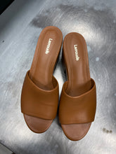 Load image into Gallery viewer, Larroude Dress Shoes Womens 8
