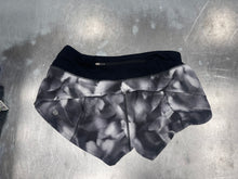 Load image into Gallery viewer, Lulu Lemon Athletic Shorts Size 4 9756
