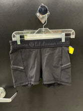 Load image into Gallery viewer, Lulu Lemon Athletic Shorts Size 6 8689
