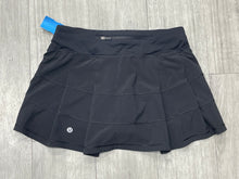 Load image into Gallery viewer, Lulu Lemon Athletic Shorts Size 3/4

