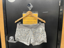 Load image into Gallery viewer, Lulu Lemon Athletic Shorts Size Medium 7437
