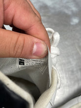 Load image into Gallery viewer, VEJA Athletic Shoes Womens 8
