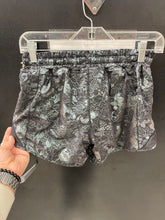 Load image into Gallery viewer, Lulu Lemon Athletic Shorts Size 4 6351
