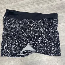 Load image into Gallery viewer, Lulu Lemon Athletic Shorts Size 9/10
