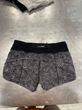 Load image into Gallery viewer, Lulu Lemon Athletic Shorts Size 2 3767
