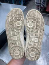 Load image into Gallery viewer, VEJA Athletic Shoes Womens 8
