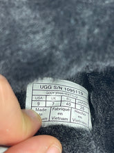 Load image into Gallery viewer, Uggs Casual Shoes Womens 9
