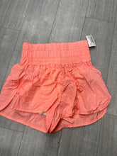 Load image into Gallery viewer, Free People Shorts Size Small
