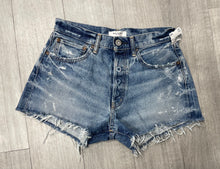 Load image into Gallery viewer, Moussy Shorts Size Small 7591
