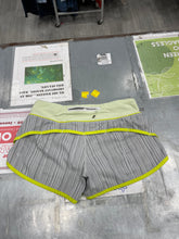 Load image into Gallery viewer, Lulu Lemon Athletic Shorts Size 4 0202
