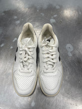 Load image into Gallery viewer, VEJA Athletic Shoes Womens 8
