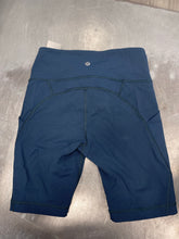 Load image into Gallery viewer, Lulu Lemon Athletic Shorts Size 3/4
