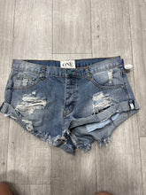 Load image into Gallery viewer, OneTeaSpoon Shorts Size Small 1678
