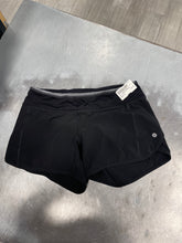 Load image into Gallery viewer, Lulu Lemon Athletic Shorts Size 3/4
