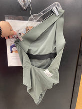 Load image into Gallery viewer, Lulu Lemon Athletic Top Size 4 2416
