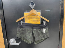 Load image into Gallery viewer, Lulu Lemon Athletic Shorts Size 6 7447

