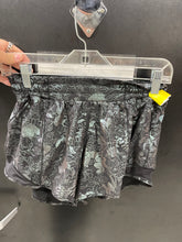 Load image into Gallery viewer, Lulu Lemon Athletic Shorts Size 4 6351
