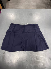 Load image into Gallery viewer, Lulu Lemon Athletic Shorts Size 7/8
