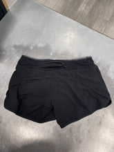 Load image into Gallery viewer, Lulu Lemon Athletic Shorts Size 3/4
