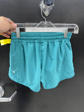 Load image into Gallery viewer, Lulu Lemon Athletic Shorts Size 4 6265
