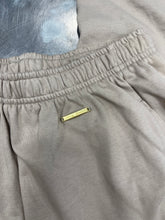 Load image into Gallery viewer, Gymshark Athletic Shorts Size 7/8
