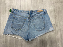 Load image into Gallery viewer, Grlfrnd Shorts Size 30
