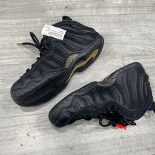 Load image into Gallery viewer, Nike Black Gold Athletic Shoes Mens 10
