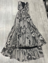 Load image into Gallery viewer, Alice &amp; Olivia Dress Size 2 4327
