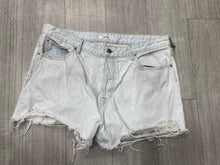 Load image into Gallery viewer, Grlfrnd Shorts Size 30

