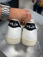 Load image into Gallery viewer, VEJA Athletic Shoes Womens 8
