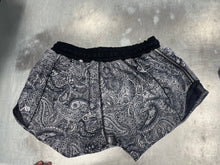 Load image into Gallery viewer, Lulu Lemon Athletic Shorts Size 8

