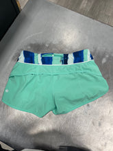 Load image into Gallery viewer, Lulu Lemon Athletic Shorts Size 6 7124
