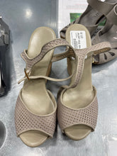 Load image into Gallery viewer, Jimmy Choo Dress Shoes 7.5
