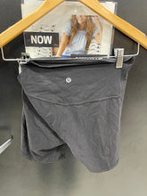 Load image into Gallery viewer, Lulu Lemon Athletic Shorts Size 4 3885
